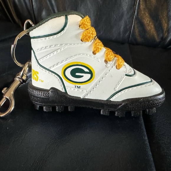 Green Bay Packer key chain shoe - Picture 3 of 6